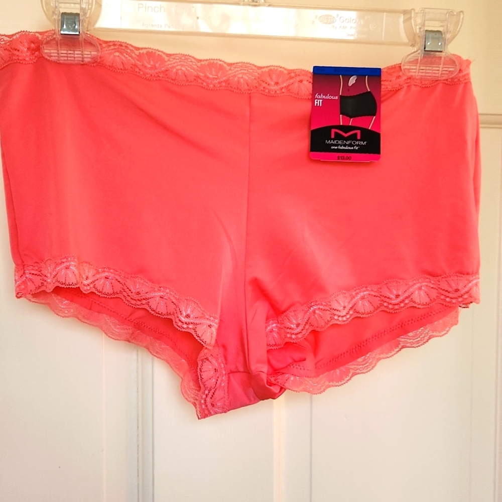 NEW  MAIDENFORM SALMON BOYSHORTS - FABULOUS FIT.   SIZE 8.